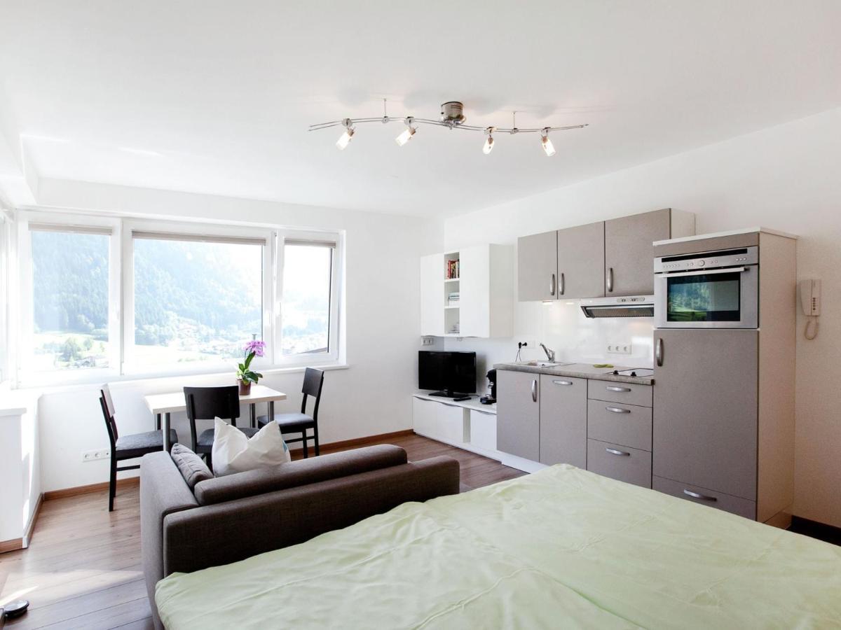 Apartment With Terrace In Kaprun Salzburg Bagian luar foto