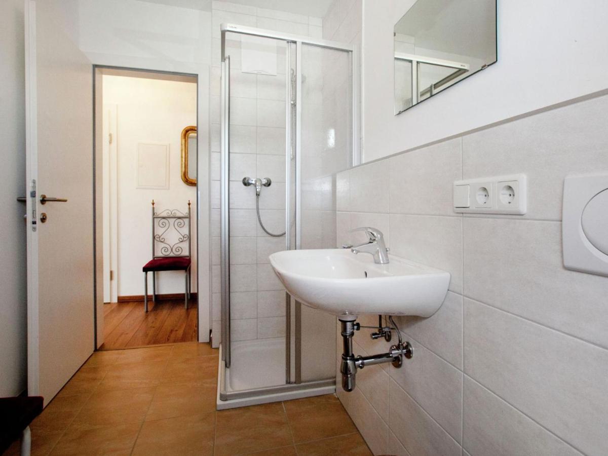 Apartment With Terrace In Kaprun Salzburg Bagian luar foto